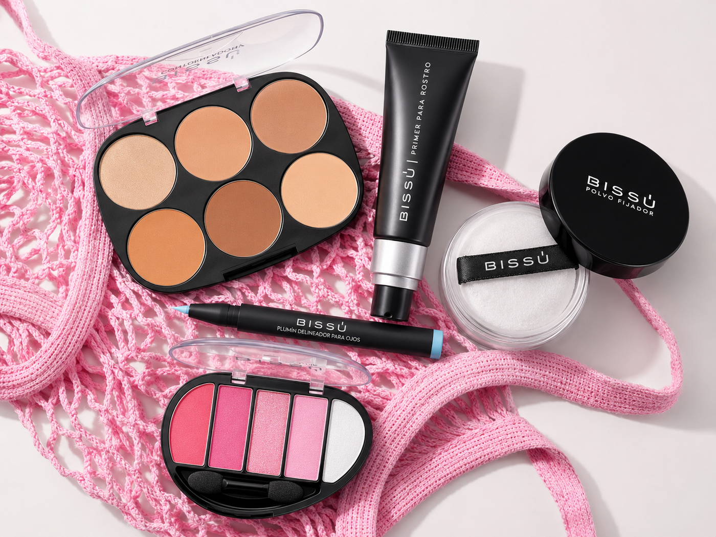 Productos de Bissu, Maquillaje, Paleta de Contornis, Plumin delineador de ojos, Primer para Rostro Bissu, Polvo Fijador de Bissy y quintento bissu.